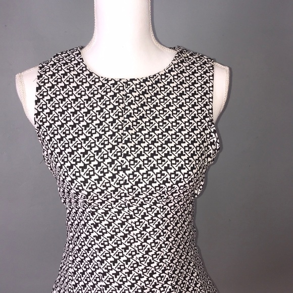 Sans Souci Dress - Picture 2 of 5